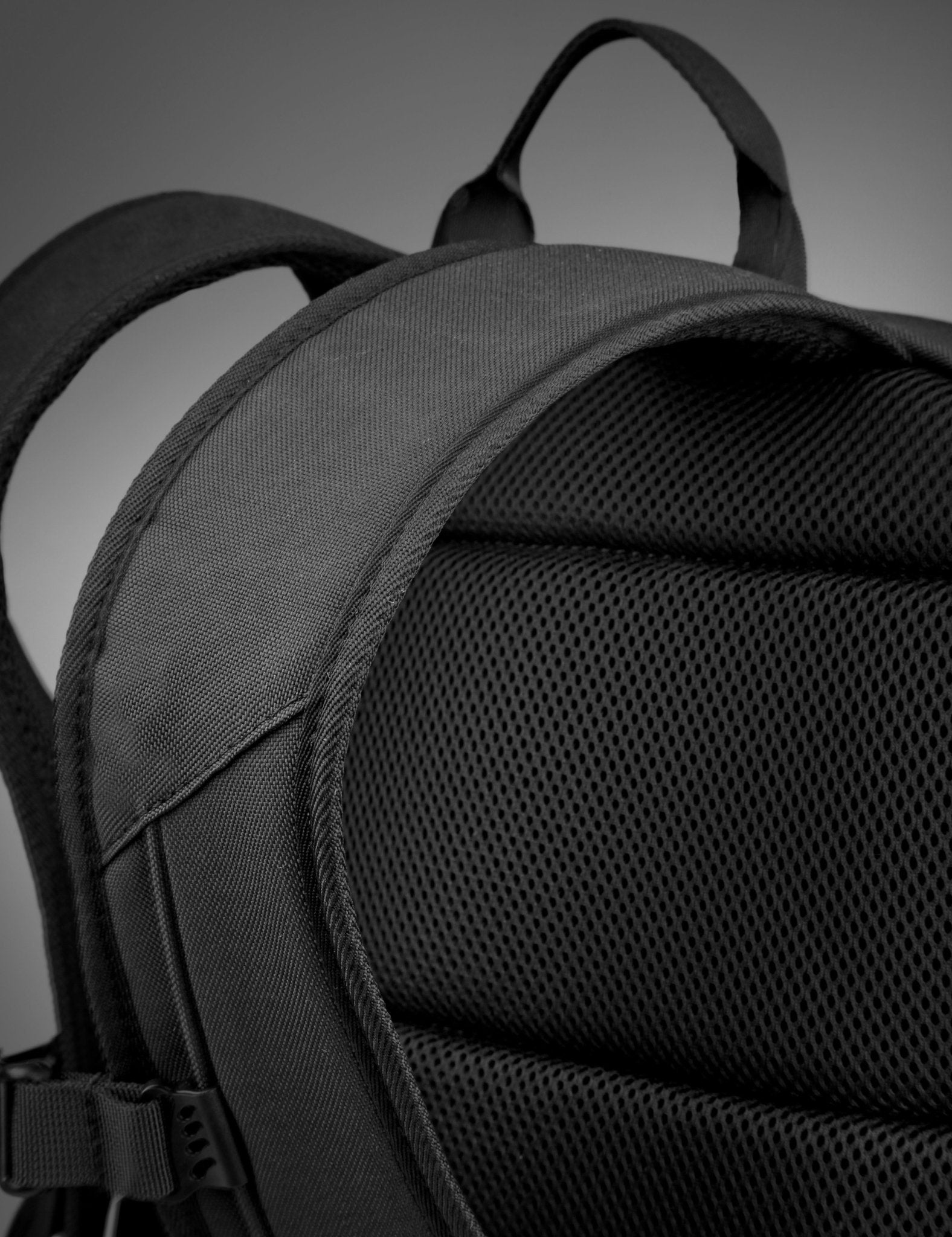 codi tri pak backpack with att leather id Ferretti Pro Sport Pack Laptop Backpack: Pro Organization The sleek black color and mesh side pocket add a touch of style to your carrying case Codi Tri-Pak Black School Bag