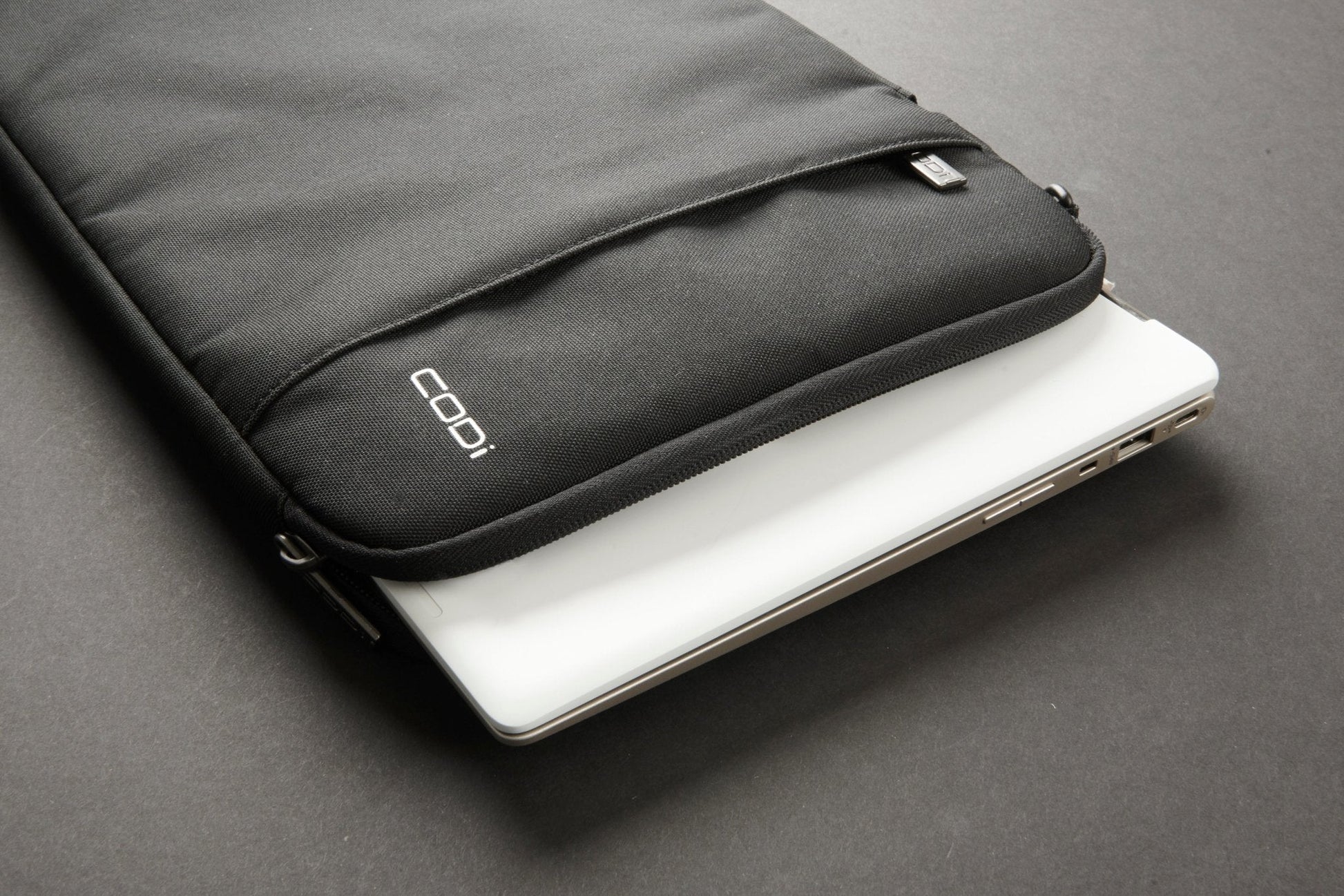 Aegis 15.6" Device Sleeve w/ Handle & Pocket - CODi Worldwide